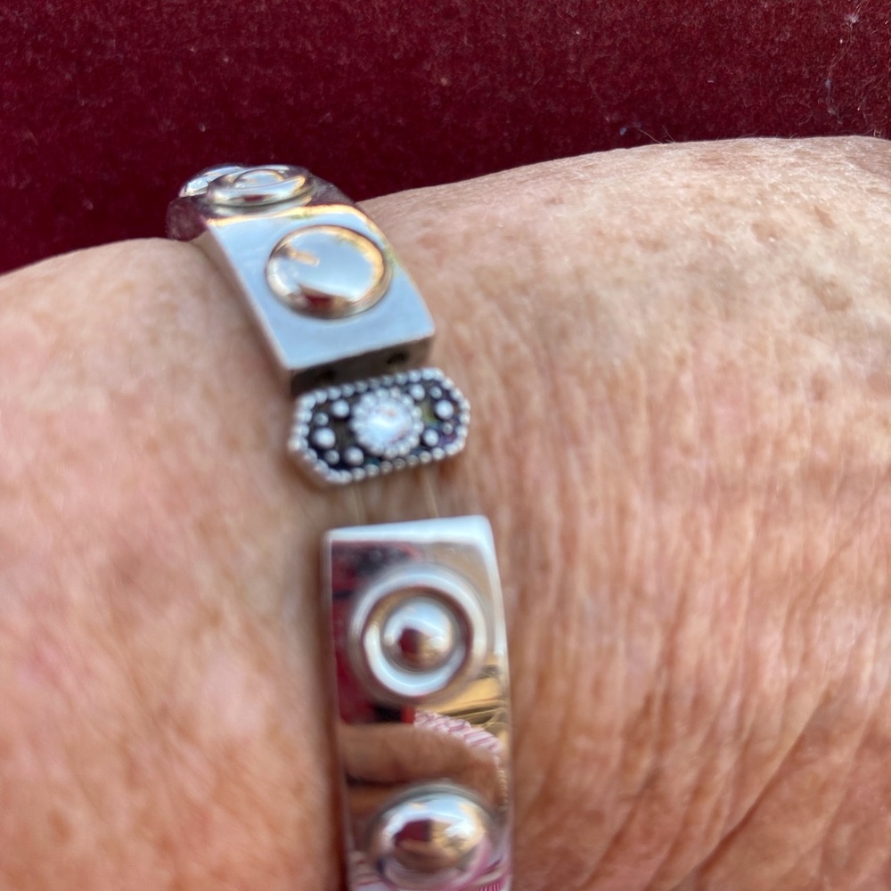 Lia Sophia Bracelet Silvertone stretch